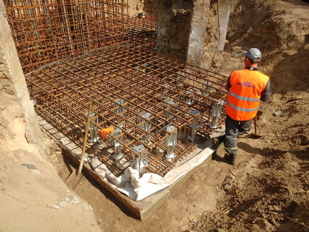 Rekonstrukce základů pro stožáry elektrického vedení v Kyjevě