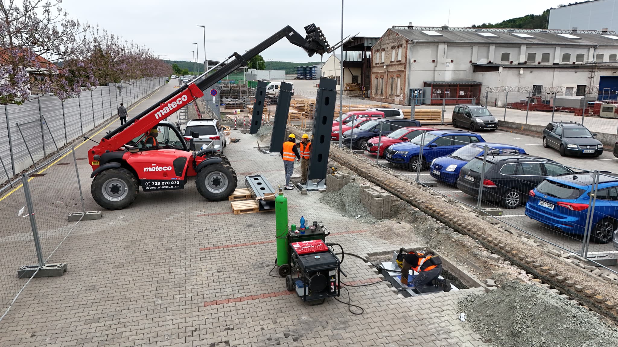 Výroba a montáž carportu pro Siemens Brno, ČR