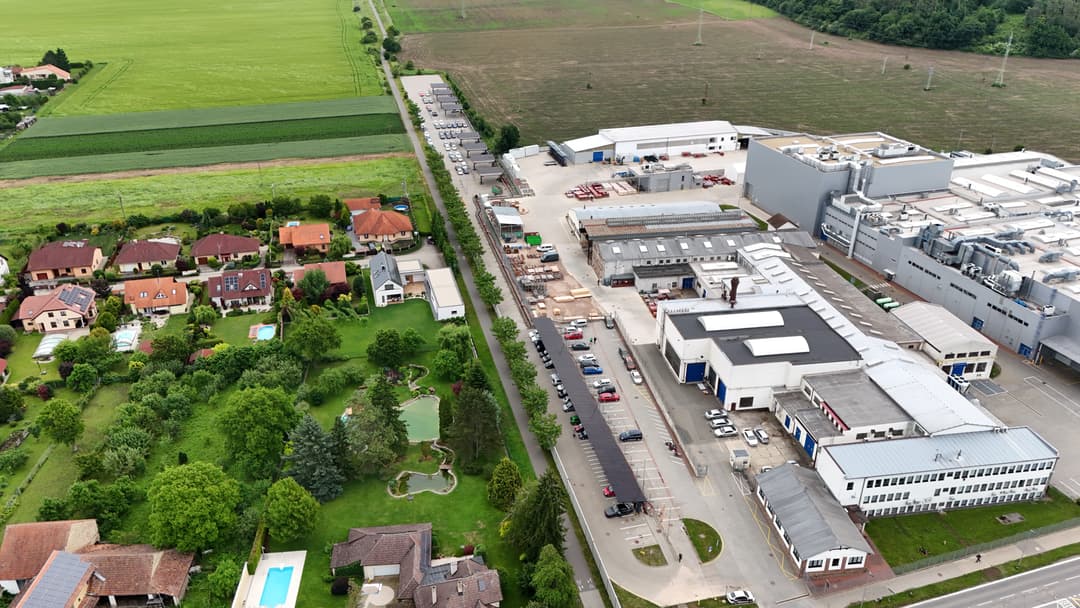 Manufacture and installation of a carport for Siemens Brno, Czech Republic